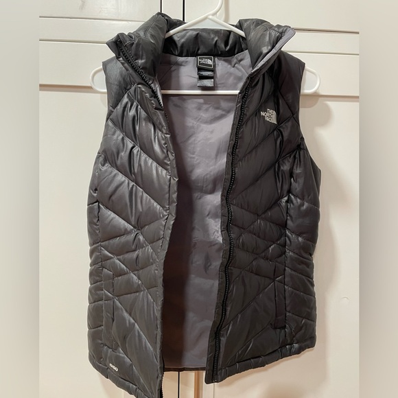 Women’s Small The North Face 550 Puffer Vest - Picture 2 of 4